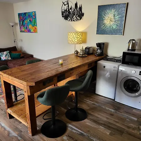 Grand Studio Avec Terrasse דירה קאין