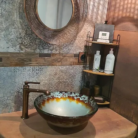 Grand Studio Avec Terrasse דירה